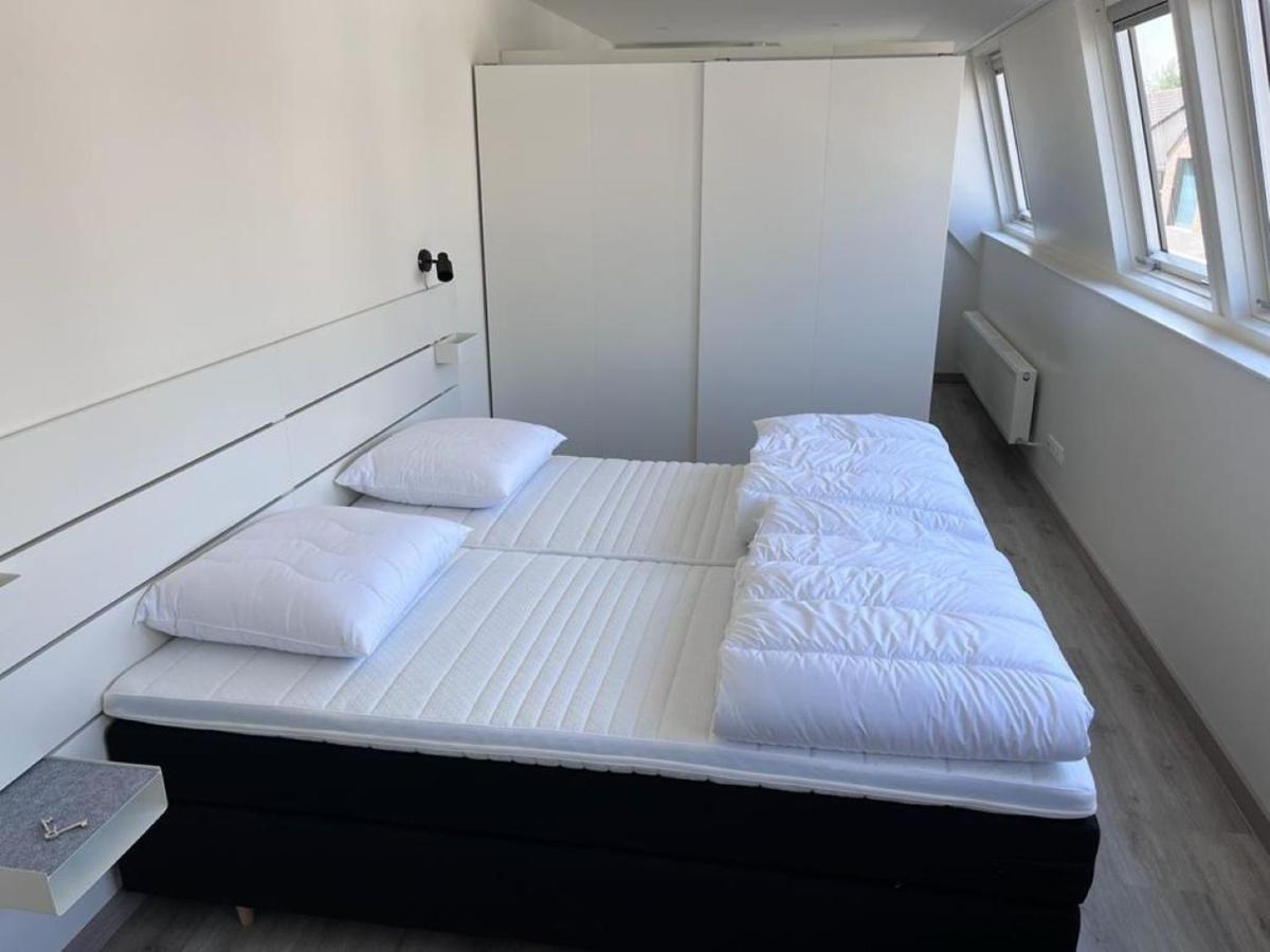 Comfortabele Woning Met Omheinde Tuin Aan Water Voor 12 P Ferienhaus Oostburg