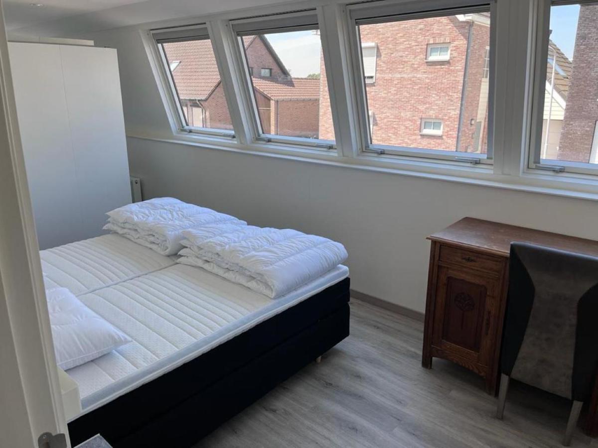 Ferienhaus Comfortabele Woning Met Omheinde Tuin Aan Water Voor 12 P Oostburg