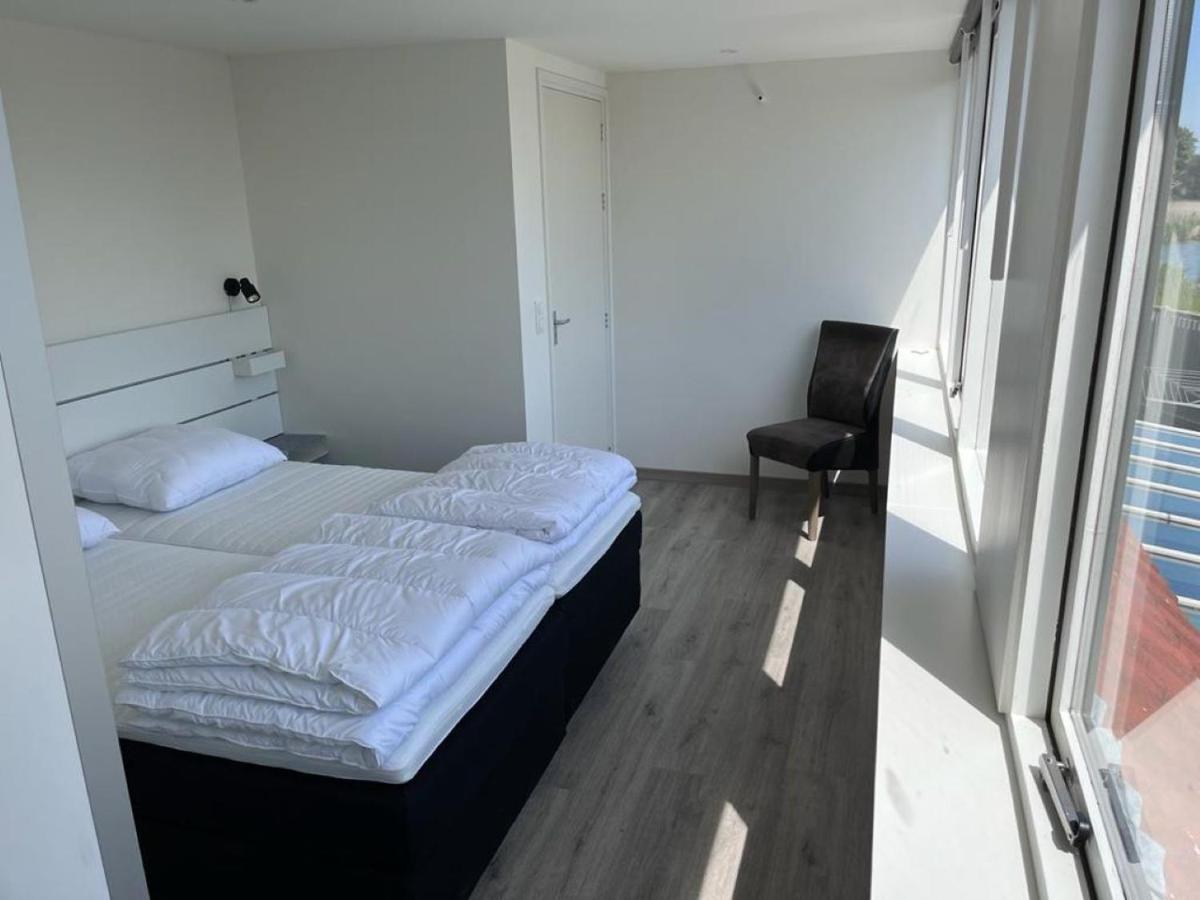 Ferienhaus Comfortabele Woning Met Omheinde Tuin Aan Water Voor 12 P Oostburg