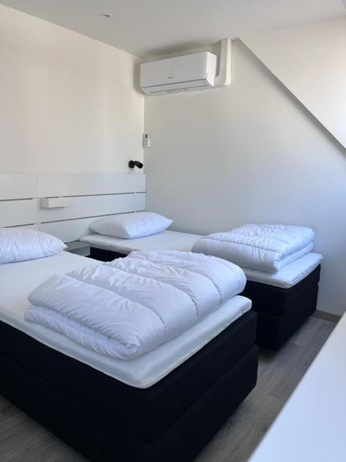 Ferienhaus Comfortabele Woning Met Omheinde Tuin Aan Water Voor 12 P *