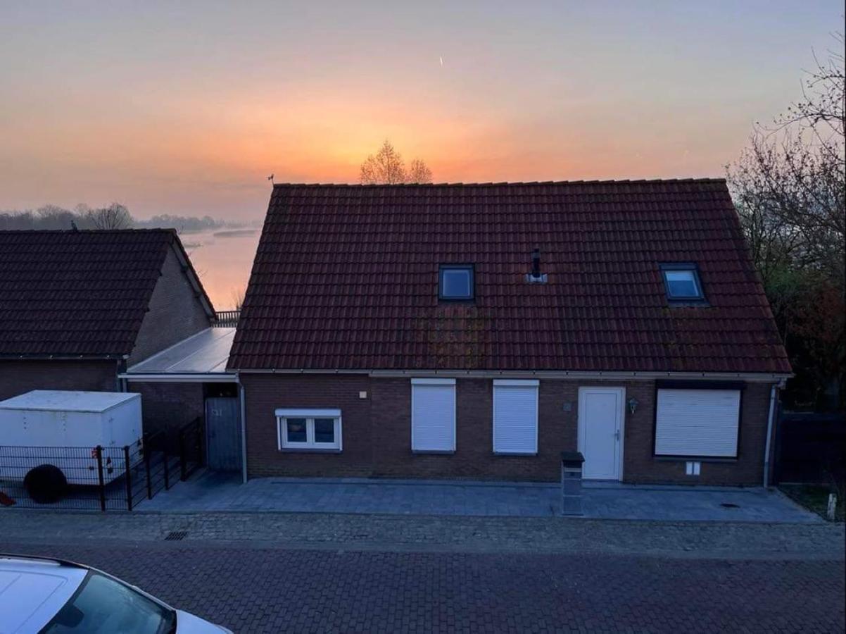 Comfortabele Woning Met Omheinde Tuin Aan Water Voor 12 P Ferienhaus Oostburg